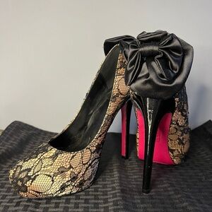 Signature - Womens Rose Gold/black Lace Heels Sz 7.5